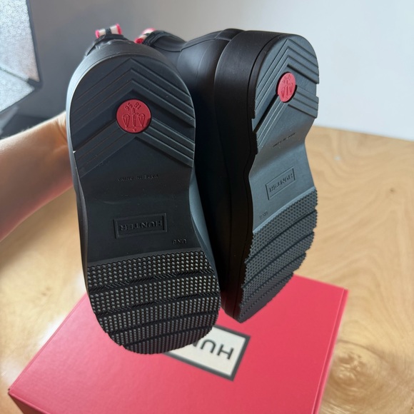 Hunter Matte Black Short Waterproof Ankle Boots with Red-White Pull Tab - Picture 7 of 16